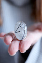 Anell de plata amb Quars amb Turmalina.