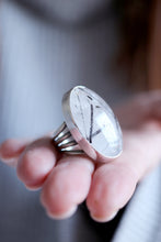 Anell de plata amb Quars amb Turmalina.