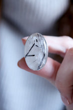 Anell de plata amb Quars amb Turmalina.