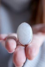 Anell de plata amb Pedra Lluna natural.