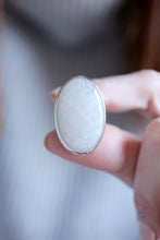 Anell de plata amb Pedra Lluna natural.