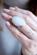 Anell de plata amb Pedra Lluna natural.