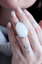 Anell de plata amb Pedra Lluna natural.