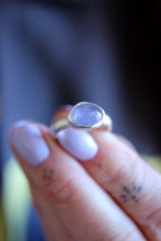 Anell de plata amb Tanzanita natural.