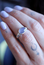 Anell de plata amb Tanzanita natural.