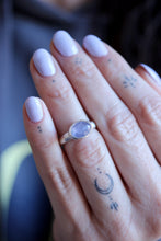 Anell de plata amb Tanzanita natural.