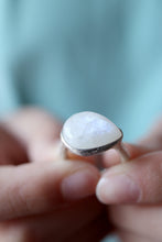 Anell de plata amb Pedra Lluna natural.