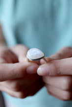 Anell de plata amb Pedra Lluna natural.
