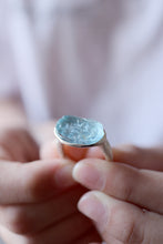 Anell de plata amb Aiguamarina natural.