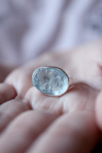 Anell de plata amb Aiguamarina natural.