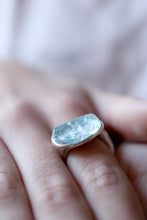 Anell de plata amb Aiguamarina natural.