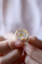 Anell de plata amb Quars Citrí en brut.