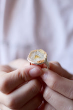Anell de plata amb Quars Citrí en brut.