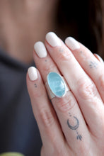 Anell de plata amb Aiguamarina natural.