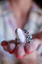 Anell de plata amb suculentes i Quars Rosa.