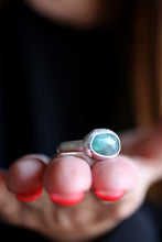 Anell de plata amb Maragda facetada.