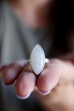 Anell de plata amb Pedra Lluna natural.