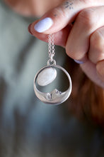 Penjoll de mitja Lluna de plata amb Pedra Lluna.