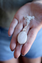 Penjoll de plata amb Pedra Lluna natural.