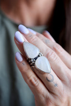 Anell de plata amb Pedra Lluna natural.