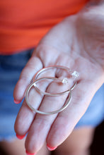 Criolles mitjanes. Criolles de plata de fil quadrat.