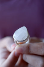 Anell de plata amb Pedra Lluna natural.