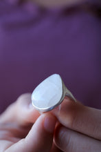 Anell de plata amb Pedra Lluna natural.