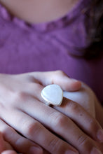 Anell de plata amb Pedra Lluna natural.