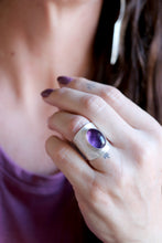 Anell de plata amb Ametista natural.