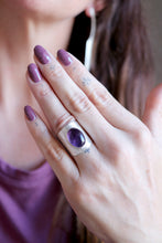 Anell de plata amb Ametista natural.