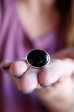 Anell de plata amb Turmalina negra.