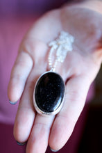 Penjoll de plata amb Turmalina negra i papallones.