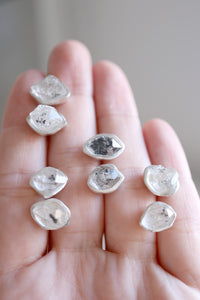 Arracades de botó de plata amb Diamant Herkimer.