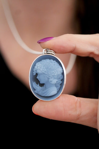 RESERVAT . Penjoll de plata amb Camafeu d'Onix.