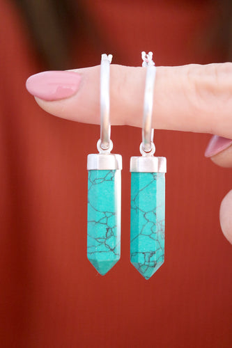 Arracades Obelisc. Arracades de plata amb Howlita.