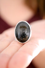 Anell de ploma de plata amb Turmalina negra.