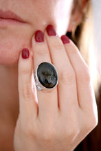 Anell de ploma de plata amb Turmalina negra.