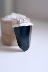 Penjoll de plata amb cristall d'Obsidiana.