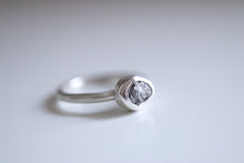 Anell de plata amb Diamant natural en brut.