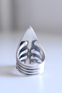 Anell de plata amb Sodalita natural.