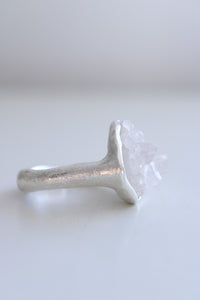 Anell de plata amb Quars cristal·litzat.