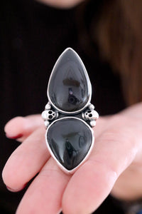 Anell de plata amb Obsidiana i calaveres.