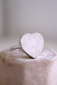 Anell de plata amb cor de Quars cristal.litzat.