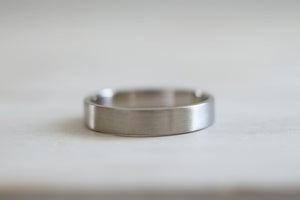 White Gold Wedding Band. 18kt White Gold ring. 4mm. Made to Order.